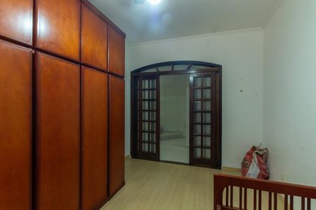 Casa à venda com 330m², 3 quartos e 2 vagas Casa à venda com 330m², 3 quartos e 2 vagasQuarto 2