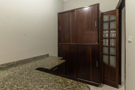 Casa à venda com 330m², 3 quartos e 2 vagas Casa à venda com 330m², 3 quartos e 2 vagasEscritório