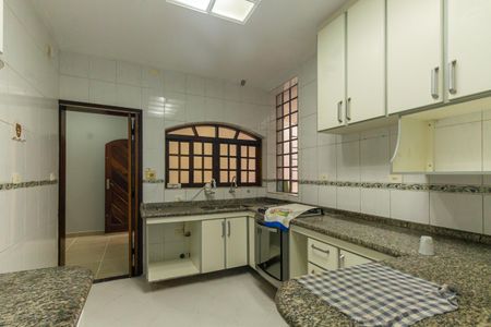 Casa à venda com 330m², 3 quartos e 2 vagas Casa à venda com 330m², 3 quartos e 2 vagasCozinha