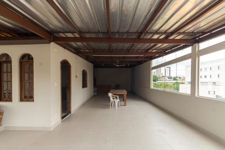 Casa à venda com 330m², 3 quartos e 2 vagas Casa à venda com 330m², 3 quartos e 2 vagasTerraço