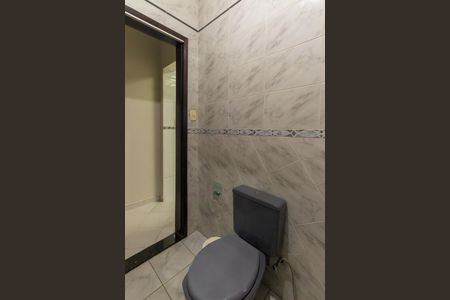 Casa à venda com 330m², 3 quartos e 2 vagas Casa à venda com 330m², 3 quartos e 2 vagasBanheiro Social 2