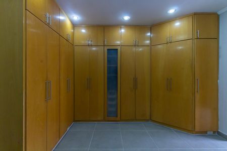 Casa à venda com 330m², 3 quartos e 2 vagas Casa à venda com 330m², 3 quartos e 2 vagasSuíte