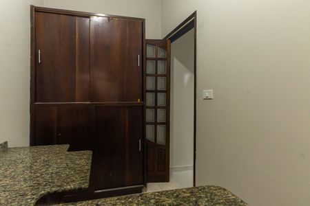 Casa à venda com 330m², 3 quartos e 2 vagas Casa à venda com 330m², 3 quartos e 2 vagasEscritório