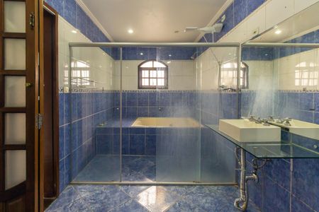 Casa à venda com 330m², 3 quartos e 2 vagas Casa à venda com 330m², 3 quartos e 2 vagasBanheiro da Suíte