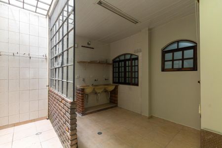 Casa à venda com 330m², 3 quartos e 2 vagas Casa à venda com 330m², 3 quartos e 2 vagasÁrea de Serviço