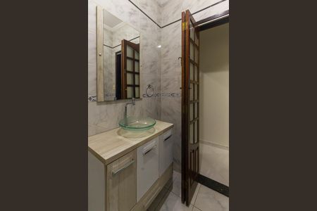 Casa à venda com 330m², 3 quartos e 2 vagas Casa à venda com 330m², 3 quartos e 2 vagasBanheiro Social 2