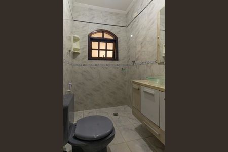 Casa à venda com 330m², 3 quartos e 2 vagas Casa à venda com 330m², 3 quartos e 2 vagasBanheiro Social 2