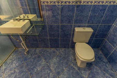 Casa à venda com 330m², 3 quartos e 2 vagas Casa à venda com 330m², 3 quartos e 2 vagasBanheiro da Suíte