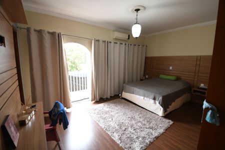 Casa à venda com 250m², 4 quartos e 4 vagasQuarto 1 - Suíte