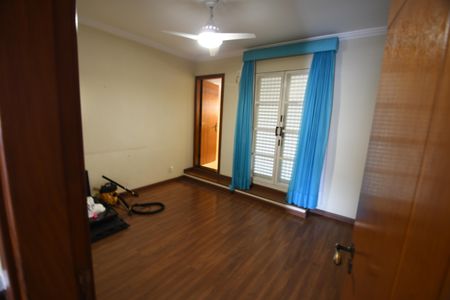 Casa à venda com 250m², 4 quartos e 4 vagasQuarto 2 - Suíte