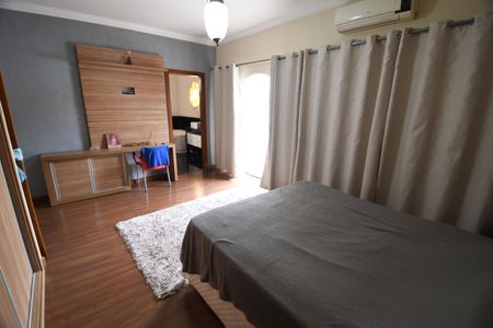 Casa à venda com 250m², 4 quartos e 4 vagasQuarto 1 - Suíte