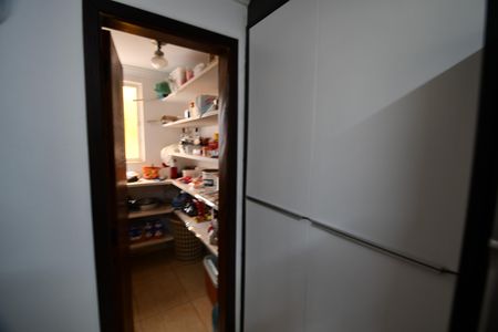 Casa à venda com 250m², 4 quartos e 4 vagasCozinha - Despensa