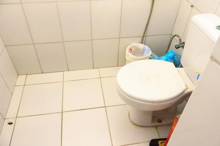 Casa de condomínio para alugar com 600m², 5 quartos e 2 vagasBanheiro de serviço