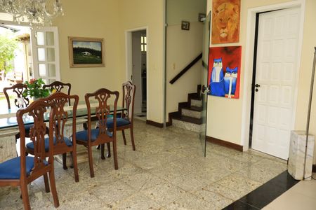 Casa de condomínio para alugar com 600m², 5 quartos e 2 vagasSala