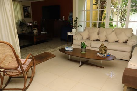 Casa de condomínio para alugar com 600m², 5 quartos e 2 vagasSala