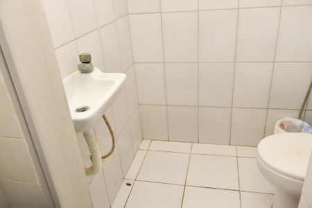 Casa de condomínio para alugar com 600m², 5 quartos e 2 vagasBanheiro de serviço