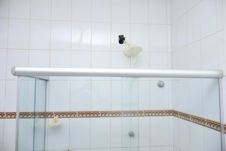 Casa de condomínio para alugar com 600m², 5 quartos e 2 vagasBanheiro da Suíte 2