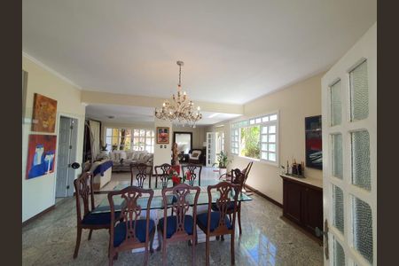 Casa de condomínio para alugar com 600m², 5 quartos e 2 vagasSala