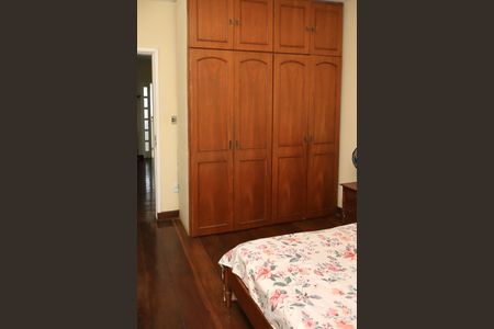 Casa de condomínio para alugar com 600m², 5 quartos e 2 vagasQuarto 2