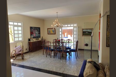 Casa de condomínio para alugar com 600m², 5 quartos e 2 vagasSala