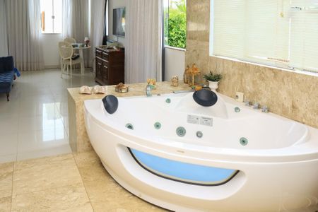 Casa de condomínio para alugar com 600m², 5 quartos e 2 vagasSuíte master