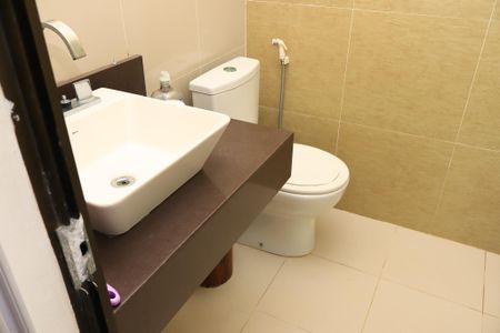 Casa de condomínio para alugar com 600m², 5 quartos e 2 vagasBanheiro da area gourmet