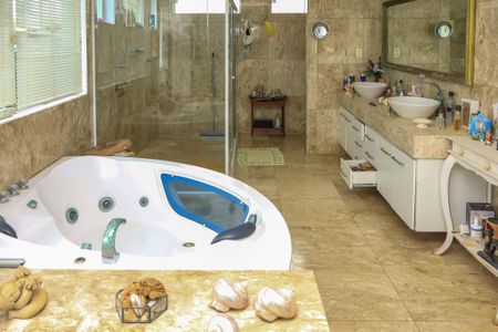 Casa de condomínio para alugar com 600m², 5 quartos e 2 vagasSuíte master