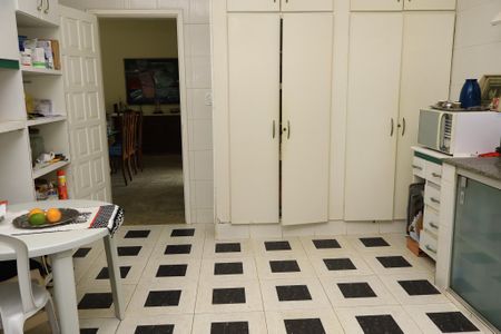 Casa de condomínio para alugar com 600m², 5 quartos e 2 vagasCozinha