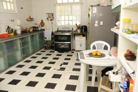 Casa de condomínio para alugar com 600m², 5 quartos e 2 vagasCozinha