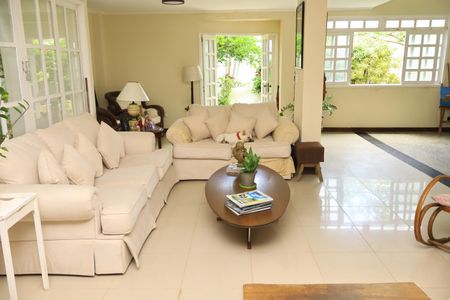 Casa de condomínio para alugar com 600m², 5 quartos e 2 vagasSala