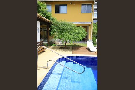 Casa de condomínio para alugar com 600m², 5 quartos e 2 vagasÁrea comum - Piscina