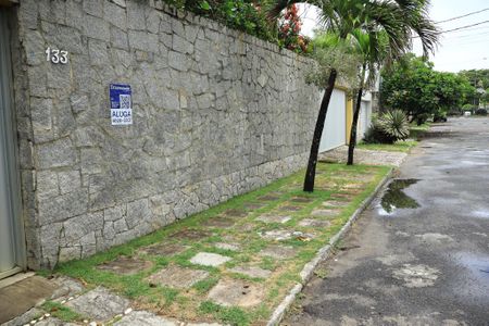 Casa de condomínio para alugar com 600m², 5 quartos e 2 vagasFachada