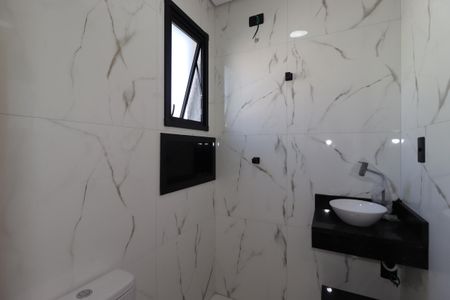 Casa à venda com 66m², 2 quartos e 2 vagasBanheiro da Suíte 1