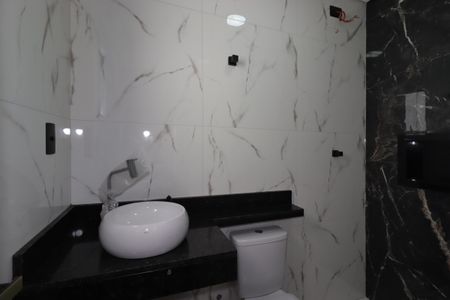 Casa à venda com 66m², 2 quartos e 2 vagasBanheiro da Suíte 2