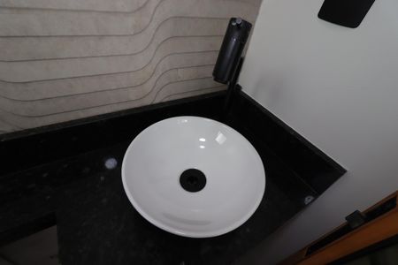 Casa à venda com 66m², 2 quartos e 2 vagasLavabo - Pia