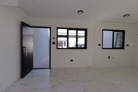 Casa à venda com 66m², 2 quartos e 2 vagasSala
