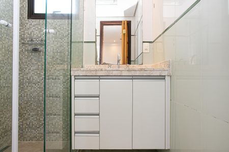 Apartamento à venda com 57m², 2 quartos e 1 vaga Apartamento à venda com 57m², 2 quartos e 1 vagaBanheiro da Suíte 2