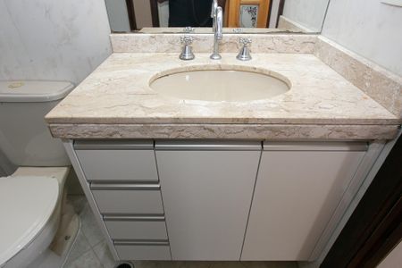 Apartamento à venda com 57m², 2 quartos e 1 vaga Apartamento à venda com 57m², 2 quartos e 1 vagaBanheiro da Suíte 1