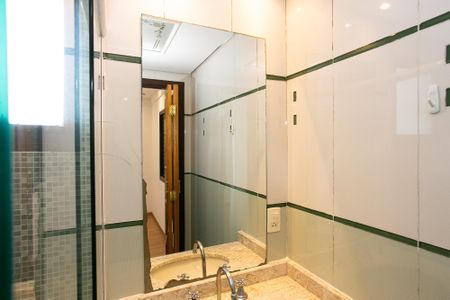 Apartamento à venda com 57m², 2 quartos e 1 vaga Apartamento à venda com 57m², 2 quartos e 1 vagaBanheiro da Suíte 2