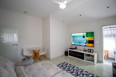 Casa à venda com 102m², 2 quartos e 1 vagaSala