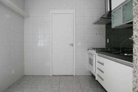 Apartamento para alugar com 120m², 3 quartos e 2 vagas Apartamento para alugar com 120m², 3 quartos e 2 vagasCozinha