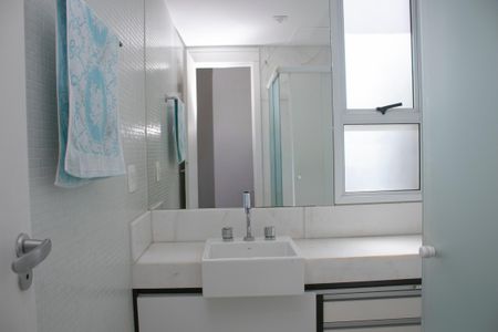 Apartamento para alugar com 120m², 3 quartos e 2 vagas Apartamento para alugar com 120m², 3 quartos e 2 vagasBanheiro Social