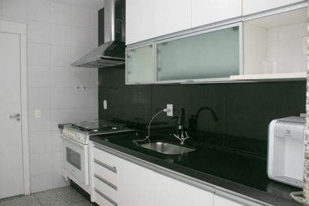 Apartamento para alugar com 120m², 3 quartos e 2 vagas Apartamento para alugar com 120m², 3 quartos e 2 vagasCozinha