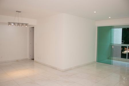 Apartamento para alugar com 120m², 3 quartos e 2 vagas Apartamento para alugar com 120m², 3 quartos e 2 vagasSala
