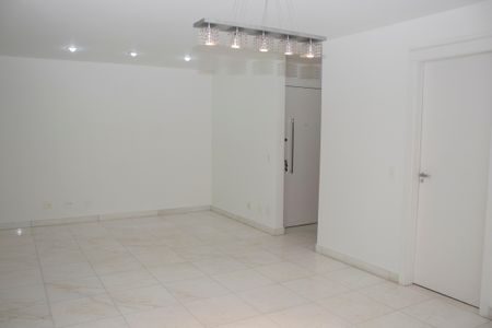 Apartamento para alugar com 120m², 3 quartos e 2 vagas Apartamento para alugar com 120m², 3 quartos e 2 vagasSala