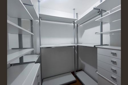Apartamento para alugar com 120m², 3 quartos e 2 vagas Apartamento para alugar com 120m², 3 quartos e 2 vagasCloset da suíte