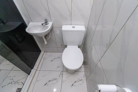 Casa para alugar com 70m², 2 quartos e sem vaga Casa para alugar com 70m², 2 quartos e sem vagaBanheiro