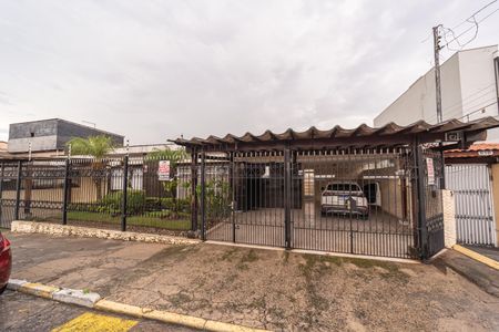 Casa para alugar com 266m², 5 quartos e 5 vagasFachada