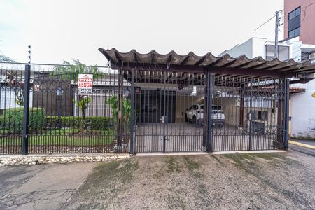 Casa para alugar com 266m², 5 quartos e 5 vagasFachada