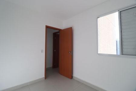 Quarto 1 de apartamento para alugar com 2 quartos, 54m² em Novo Mundo, Uberlândia